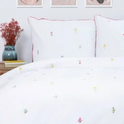 HOMLA Pościel Sadie Bawelniana W Kwiatki Z Rozowa Lamowka 140X200 Cm + 1*50X60 Cm