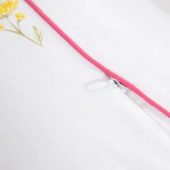 HOMLA Pościel Sadie Bawelniana W Kwiatki Z Rozowa Lamowka 200X220 + 2*50X60 Cm