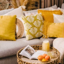 HOMLA Poszewka Eslov Musztardowa Z Pomponami 45X45 Cm