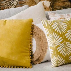 HOMLA Poszewka Eslov Musztardowa Z Pomponami 45X45 Cm
