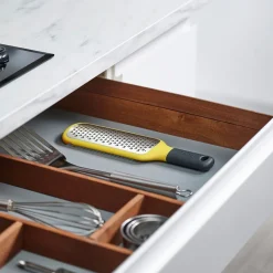 JOSEPH JOSEPH Tarka Grip Grater Na Miske Z Duzymi Oczkami 26,5X7,8 Cm