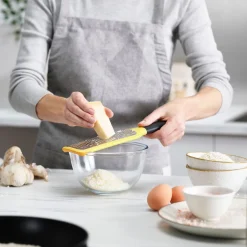 JOSEPH JOSEPH Tarka Grip Grater Na Miske Z Duzymi Oczkami 26,5X7,8 Cm